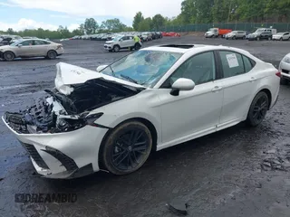 2025 Toyota Camry LE z VIN 4T1DAACK3SU065224, wystawiony jako IAAI lot #42341546 z przebiegiem 3 186 mil mil oraz . Historia ofert i sprzedaży dostępna na DreamBid. Obrazek 2.