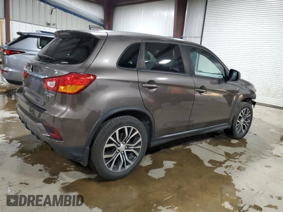 2018 Mitsubishi Outlander ES z VIN JA4AR3AU0JU018239, wystawiony jako Copart lot #50518885 z przebiegiem 128 351 mil mil oraz Szkoda całkowita • Salvage title. Historia ofert i sprzedaży dostępna na DreamBid. Obrazek 3.
