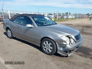 2003 Mercedes-Benz CLK 320 z VIN WDBLK65G33T142070, wystawiony jako IAAI lot #42802417 z przebiegiem 221 288 mil mil oraz . Historia ofert i sprzedaży dostępna na DreamBid. Obrazek 1.