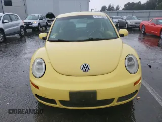 2009 Volkswagen New Beetle Coupe S with VIN 3VWPW31C39M507666, listed as a Copart auction lot 43574265 with 154,024 mi miles and Clean Title. Bid and sale history available at carsss.com. Image 5.