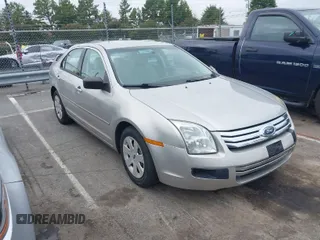 2008 Ford Fusion S with VIN 3FAHP06ZX8R123780, listed as a IAAI auction lot 40365258 with 100,661 mi miles. Bid and sale history available at carsss.com. Image 1.