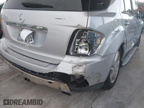 2006 Mercedes-Benz M 500 z VIN 4JGBB75E06A006024, wystawiony jako IAAI lot #42477075 z przebiegiem 164 740 mil mil oraz . Historia ofert i sprzedaży dostępna na DreamBid. Obrazek 12.