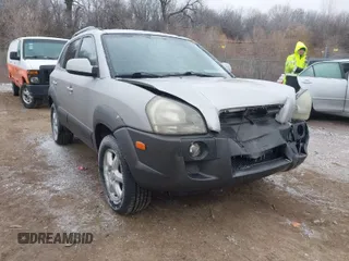 2005 Hyundai Tucson GLS with VIN KM8JN72D85U134166, listed as a IAAI auction lot 41235397 with 119,240 mi miles. Bid and sale history available at carsss.com. Image 1.