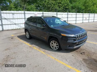 2014 Jeep Cherokee Latitude z VIN 1C4PJMCS3EW184984, wystawiony jako IAAI lot #42301604 z przebiegiem 185 320 mil mil oraz . Historia ofert i sprzedaży dostępna na DreamBid. Obrazek 1.