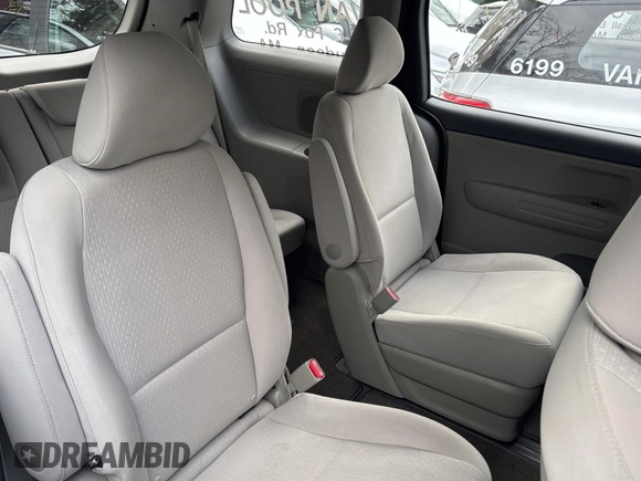 2018 Kia Sedona L with VIN KNDMA5C17J6403388, listed as a Copart auction lot 47965185 with 159,896 mi miles and Clean Title. Bid and sale history available at carsss.com. Image 6.