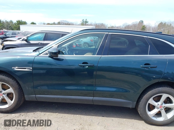 2017 Jaguar F-Pace 35t Prestige z VIN SADCK2BV4HA087827, wystawiony jako IAAI lot #41980338 z przebiegiem Nie podano mil oraz . Historia ofert i sprzedaży dostępna na DreamBid. Obrazek 14.