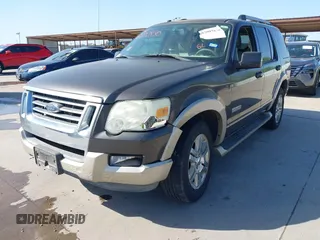 2006 Ford Explorer z VIN 1FMEU64E56UB52663, wystawiony jako IAAI lot #42002830 z przebiegiem 199 847 mil mil oraz . Historia ofert i sprzedaży dostępna na DreamBid. Obrazek 6.