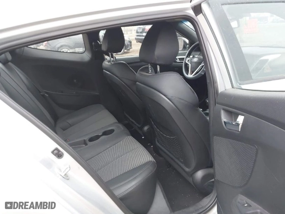 2016 Hyundai Veloster with VIN KMHTC6AD4GU270503, listed as a IAAI auction lot 41982520 with 137,282 mi miles. Bid and sale history available at carsss.com. Image 8.