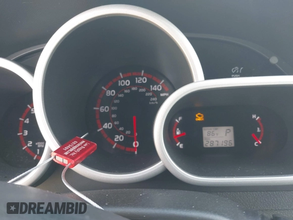 2010 Toyota Matrix S z VIN 2T1KE4EE4AC042197, wystawiony jako IAAI lot #42817785 z przebiegiem 287 196 mil mil oraz . Historia ofert i sprzedaży dostępna na DreamBid. Obrazek 7.