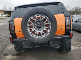 2024 GMC Hummer EV 3X z VIN 1GKB0RDCXRU113305, wystawiony jako Copart lot #52011735 z przebiegiem 5 142 mil mil oraz Szkoda całkowita • Salvage title. Historia ofert i sprzedaży dostępna na DreamBid. Obrazek 6.