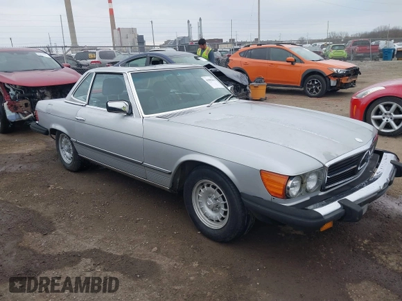 1983 Mercedes-Benz 380 with VIN WDBBA45A0DB024774, listed as a IAAI auction lot 41882815 with 138,386 mi miles. Bid and sale history available at carsss.com. Image 1.