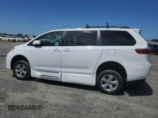 2018 Toyota Sienna LE Auto Access Seat with VIN 5TDKZ3DC0JS944349, listed as a Copart auction lot 58276595 with 72,725 mi miles and Salvage title. Bid and sale history available at DreamBid. Image 2.