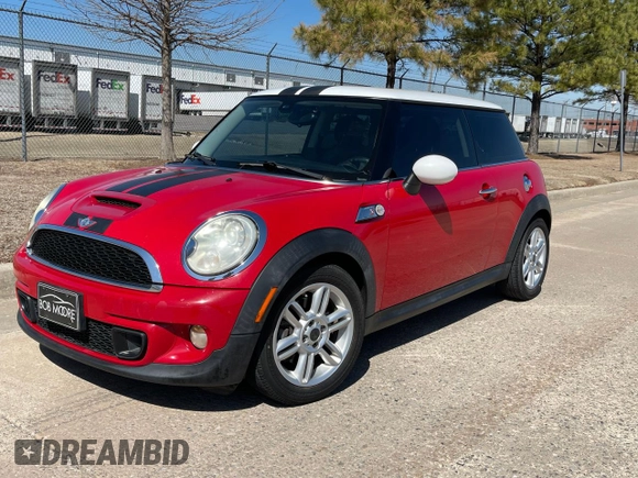 2011 MINI Hardtop S with VIN WMWSV3C57BTY20433, listed as a Copart auction lot 49290455 with 156,698 mi miles and Clean Title. Bid and sale history available at DreamBid. Image 2.
