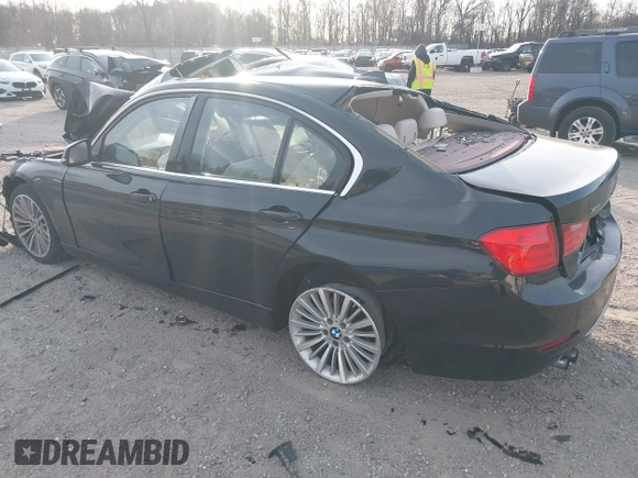 2015 BMW 3 Series 328i xDrive z VIN WBA3B5G50FNS13108, wystawiony jako IAAI lot #41772990 z przebiegiem Nie podano mil oraz . Historia ofert i sprzedaży dostępna na DreamBid. Obrazek 3.