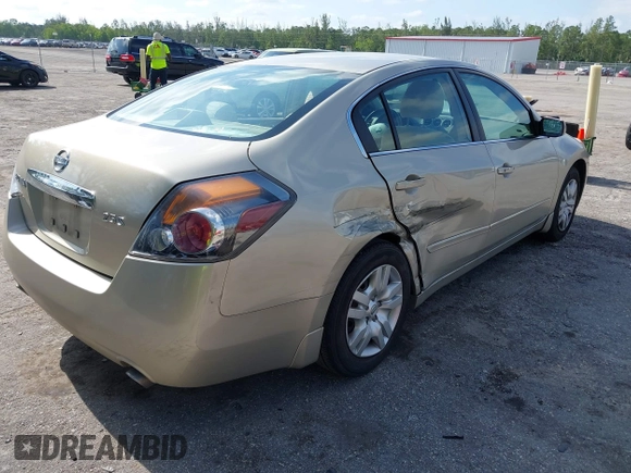 2010 Nissan Altima SL z VIN 1N4AL2AP3AN528824, wystawiony jako IAAI lot #42290404 z przebiegiem 115 014 mil mil oraz . Historia ofert i sprzedaży dostępna na DreamBid. Obrazek 6.