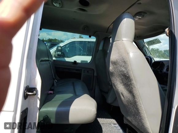 2009 Ford Econoline Passenger XL with VIN 1FBSS31L99DA06824, listed as a Copart auction lot 73740824 with 147,528 mi miles and Salvage title. Bid and sale history available at DreamBid. Image 11.