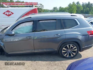 2019 Volkswagen Atlas SEL Premium с VIN 1V2NR2CA5KC605594, выставлен на аукционе IAAI как лот 42335436 с пробегом 73 122 миль миль и . История ставок и продаж доступна на DreamBid. Изображение 13.