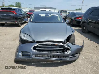 2013 Tesla Model S with VIN 5YJSA1AG9DFP04910, listed as a Copart auction lot 60827335 with 97,022 mi miles and Salvage title. Bid and sale history available at DreamBid. Image 5.