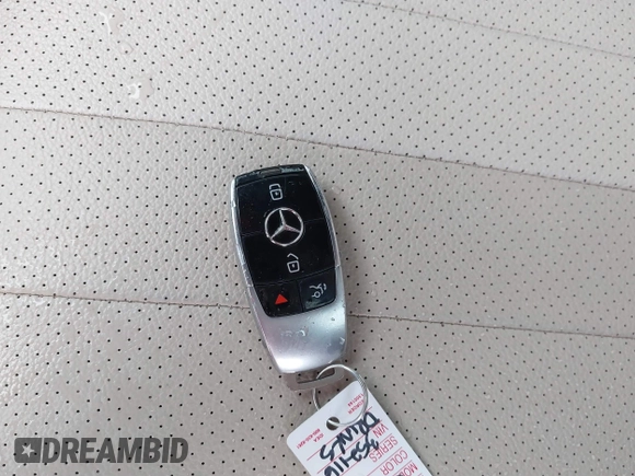 2018 Mercedes-Benz E with VIN WDDZF4KB5JA352116, listed as a IAAI auction lot 41863109 with 71,039 mi miles. Bid and sale history available at carsss.com. Image 11.