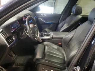 2022 BMW X5 xDrive40i z VIN 5UXCR6C06N9J87313, wystawiony jako Copart lot #53946255 z przebiegiem 56 305 mil mil oraz Szkody całkowita. Historia ofert i sprzedaży dostępna na DreamBid. Obrazek 7.