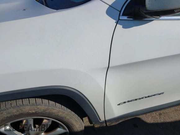 2017 Jeep Cherokee Limited with VIN 1C4PJLDB5HW534225, listed as a IAAI auction lot 41653438 with 126,611 mi miles. Bid and sale history available at carsss.com. Image 6.