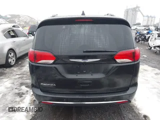 2019 Chrysler Pacifica Touring L with VIN 2C4RC1BG2KR715353, listed as a IAAI auction lot 41545730 with 38,500 mi miles and . Bid and sale history available at DreamBid. Image 16.