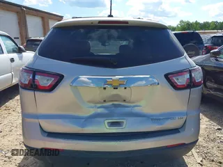 2016 Chevrolet Traverse LS z VIN 1GNKRFKD0GJ224561, wystawiony jako IAAI lot #42183233 z przebiegiem 245 355 mil mil oraz . Historia ofert i sprzedaży dostępna na DreamBid. Obrazek 16.