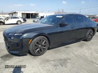 2024 BMW i7 eDrive50 z VIN WBY43EJ06RCP21065, wystawiony jako Copart lot #72276944 z przebiegiem 21 066 mil mil oraz Szkody całkowita. Historia ofert i sprzedaży dostępna na DreamBid. Obrazek 1.