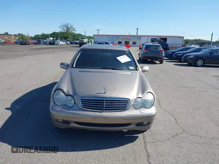 2001 Mercedes-Benz C 230/260/280/320 z VIN WDBRF61JX1F094000, wystawiony jako IAAI lot #42291768 z przebiegiem 98 166 mil mil oraz . Historia ofert i sprzedaży dostępna na DreamBid. Obrazek 6.