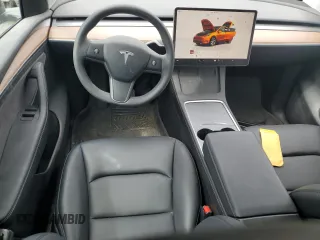 2024 Tesla Model Y z VIN 7SAYGDED5RF018979, wystawiony jako Copart lot #55651195 z przebiegiem 10 488 mil mil oraz Czysty tytuł • Clean title. Historia ofert i sprzedaży dostępna na DreamBid. Obrazek 8.