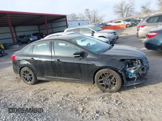 2016 Ford Focus SE z VIN 1FADP3FEXGL310270, wystawiony jako IAAI lot #40956503 z przebiegiem 156 812 mil mil oraz . Historia ofert i sprzedaży dostępna na DreamBid. Obrazek 14.