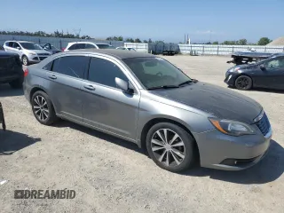 2013 Chrysler 200 Limited with VIN 1C3CCBCG0DN595339, listed as a Copart auction lot 53139975 with 145,842 mi miles and Clean Title. Bid and sale history available at carsss.com. Image 4.