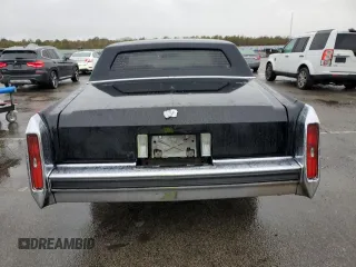 1989 Cadillac Brougham z VIN 1G6DW51Y9KR725809, wystawiony jako Copart lot #80902764 z przebiegiem 56 033 mil mil oraz Szkody całkowita. Historia ofert i sprzedaży dostępna na DreamBid. Obrazek 6.