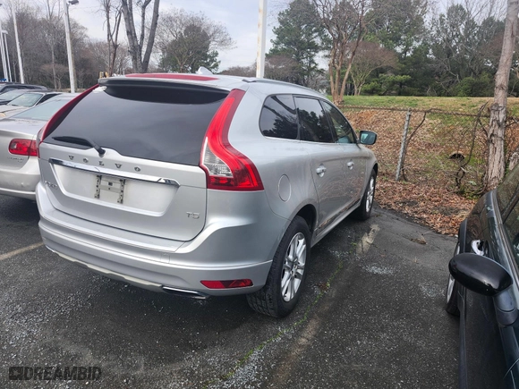 2016 Volvo XC60 T5 Drive-E Premier with VIN YV440MDK6G2846021, listed as a IAAI auction lot 41594973 with 1 mi miles. Bid and sale history available at carsss.com. Image 4.