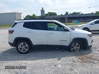 2023 Jeep Compass Latitude с VIN 3C4NJDBN2PT566984, выставлен на аукционе IAAI как лот 42492185 с пробегом 50 245 миль миль и . История ставок и продаж доступна на DreamBid. Изображение 13.