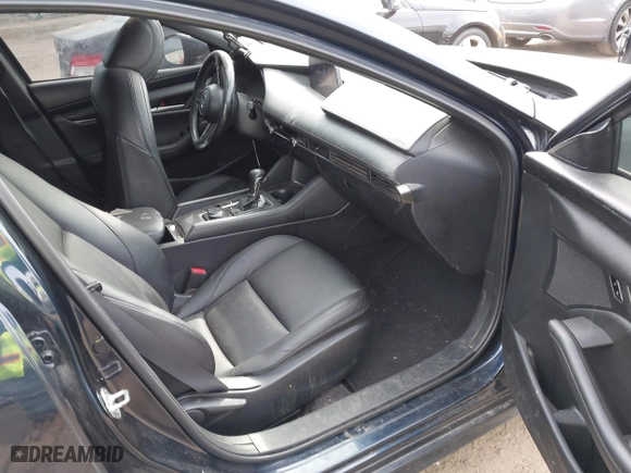 2021 Mazda Mazda3 Hatchback Select with VIN JM1BPAKL6M1336916, listed as a IAAI auction lot 41708681 with 82,361 mi miles. Bid and sale history available at carsss.com. Image 5.