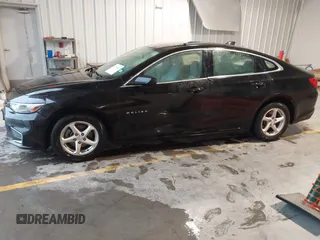 2016 Chevrolet Malibu LS z VIN 1G1ZB5ST6GF211340, wystawiony jako IAAI lot #42116361 z przebiegiem 96 753 mil mil oraz . Historia ofert i sprzedaży dostępna na DreamBid. Obrazek 17.