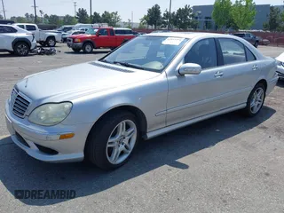 2006 Mercedes-Benz S 500 z VIN WDBNG75J46A464972, wystawiony jako IAAI lot #42153354 z przebiegiem 126 221 mil mil oraz . Historia ofert i sprzedaży dostępna na DreamBid. Obrazek 2.