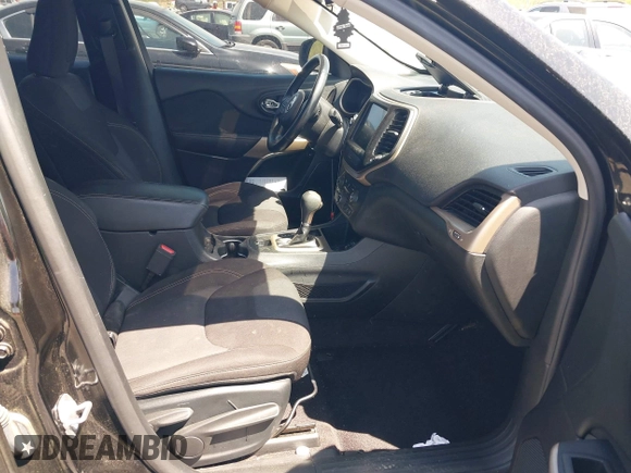 2017 Jeep Cherokee Latitude with VIN 1C4PJLCB1HW596240, listed as a IAAI auction lot 42092862 with 105,087 mi miles and . Bid and sale history available at DreamBid. Image 5.