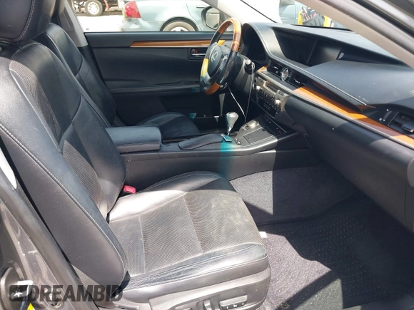 2013 Lexus ES 300h Hybrid with VIN JTHBW1GG6D2023923, listed as a IAAI auction lot 42099648 with 226,437 mi miles. Bid and sale history available at carsss.com. Image 5.