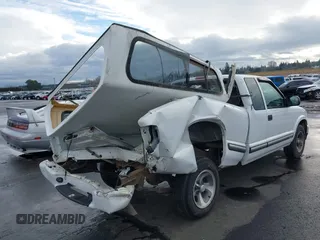 2001 Chevrolet S-10 LS with VIN 1GCCS19511K146361, listed as a IAAI auction lot 41170185 with 103,937 mi miles and . Bid and sale history available at DreamBid. Image 4.