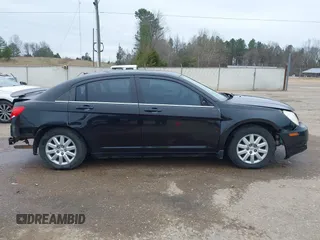 2010 Chrysler Sebring Touring z VIN 1C3CC4FB5AN226242, wystawiony jako IAAI lot #41451830 z przebiegiem 246 121 mil mil oraz . Historia ofert i sprzedaży dostępna na DreamBid. Obrazek 14.