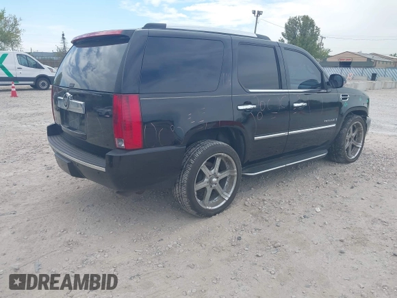 2007 Cadillac Escalade z VIN 1GYFK63847R144188, wystawiony jako IAAI lot #42244242 z przebiegiem 261 035 mil mil oraz . Historia ofert i sprzedaży dostępna na DreamBid. Obrazek 4.