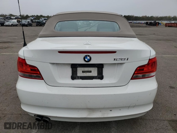 2013 BMW 1 Series 128i z VIN WBAUL7C56DVM83718, wystawiony jako Copart lot #52957614 z przebiegiem 73 621 mil mil oraz Czysty tytuł • Clean title. Historia ofert i sprzedaży dostępna na DreamBid. Obrazek 6.