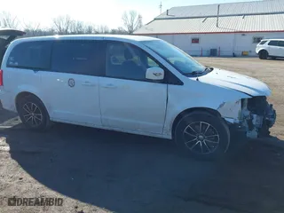 2018 Dodge Grand Caravan SE Plus with VIN 2C4RDGBG7JR151424, listed as a IAAI auction lot 41678819 with 135,999 mi miles. Bid and sale history available at carsss.com. Image 1.