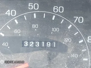 2000 Ford Super Duty F-250 XL with VIN 1FTNW21F5YEB57752, listed as a IAAI auction lot 40702428 with 323,191 mi miles. Bid and sale history available at carsss.com. Image 16.