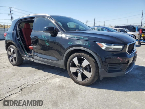 2019 Volvo XC40 Momentum z VIN YV4162UK3K2110085, wystawiony jako Copart lot #54075235 z przebiegiem 32 305 mil mil oraz Szkoda całkowita • Salvage title. Historia ofert i sprzedaży dostępna na DreamBid. Obrazek 4.