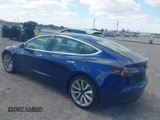 2020 Tesla Model 3 Standard Range Plus z VIN 5YJ3E1EA6LF785622, wystawiony jako IAAI lot #42080180 z przebiegiem 34 133 mil mil oraz . Historia ofert i sprzedaży dostępna na DreamBid. Obrazek 3.