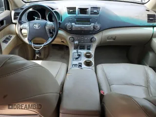 2010 Toyota Highlander SE z VIN 5TDJK3EH7AS018119, wystawiony jako Copart lot #59291525 z przebiegiem 211 290 mil mil oraz Szkoda całkowita • Salvage title. Historia ofert i sprzedaży dostępna na DreamBid. Obrazek 8.