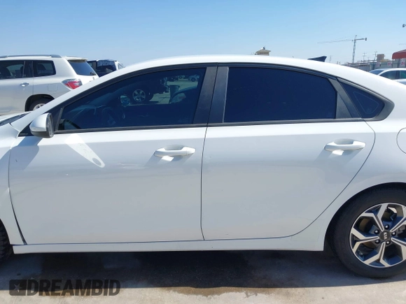 2020 Kia Forte LXS z VIN 3KPF24AD8LE151323, wystawiony jako IAAI lot #41769008 z przebiegiem 137 464 mil mil oraz . Historia ofert i sprzedaży dostępna na DreamBid. Obrazek 15.
